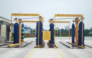 巴士、公交車用電腦洗車機，采用電腦控制，自動化程度高