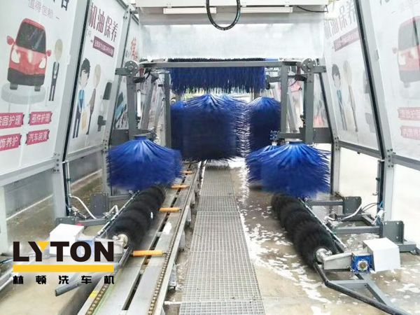 自動洗車設(shè)備,省心得力，造型美光大方！無錫中石化配置林頓FX11系列電腦洗車機！