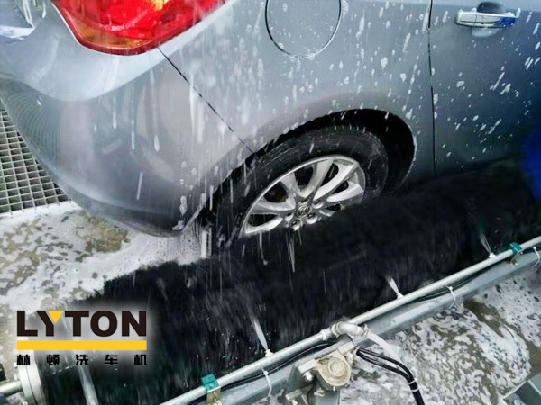 自動洗車設(shè)備,省心得力，造型美光大方！無錫中石化配置林頓FX11系列電腦洗車機！
