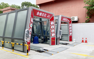 寧波余姚石化陽明西路站選配林頓FX11系列隧道式洗車機(jī)2套！加油免費(fèi)洗車，讓利于民，讓老百姓享受到真正的實(shí)惠！