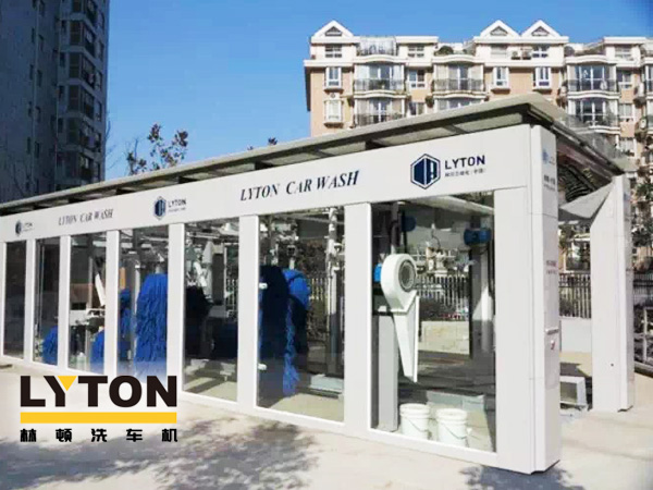 林頓fx80型隧道式電腦洗車機(jī)設(shè)備主要模塊包含高壓預(yù)洗系統(tǒng)、超柔側(cè)刷系統(tǒng)、泡沫清洗系統(tǒng)、亮光蠟系統(tǒng)、自動(dòng)仿形風(fēng)干系統(tǒng)、智能控制系統(tǒng)等。