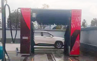 彩云之南，滇中腹地！云南玉溪中石化配置林頓龍門全自動(dòng)洗車機(jī)