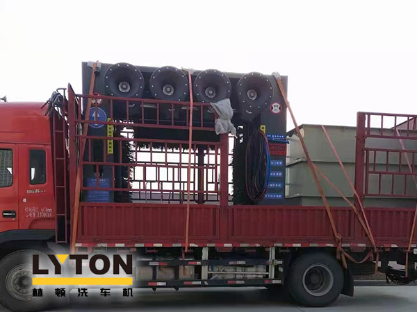 三十年煉化經(jīng)驗(yàn),高清潔定制油品！小海豚Mini Dolphin油站選擇lyton龍門往復(fù)式全自動(dòng)洗車機(jī)