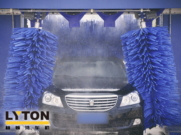 PH值中性FX002鍍膜水蠟德國配方林頓電腦洗車機(jī)專用高效干燥上光蠟，實現(xiàn)了洗車、打蠟、上光等電腦洗車機(jī)一次完成。長期使用可保持車輛鮮艷光亮，恢復(fù)鏡面效果。