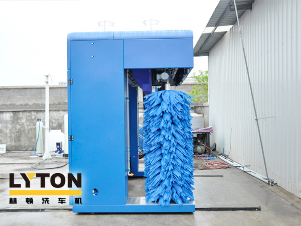 林頓新款GD-20A-5龍門(mén)往復(fù)式電腦洗車(chē)機(jī)整體熱浸鋅烤漆整機(jī)框架永不生銹，外形美觀大方。配泡棉軟刷、塑玻絲輪刷、低噪音固定式強(qiáng)力頂風(fēng)機(jī)系統(tǒng)，設(shè)備經(jīng)久耐用。