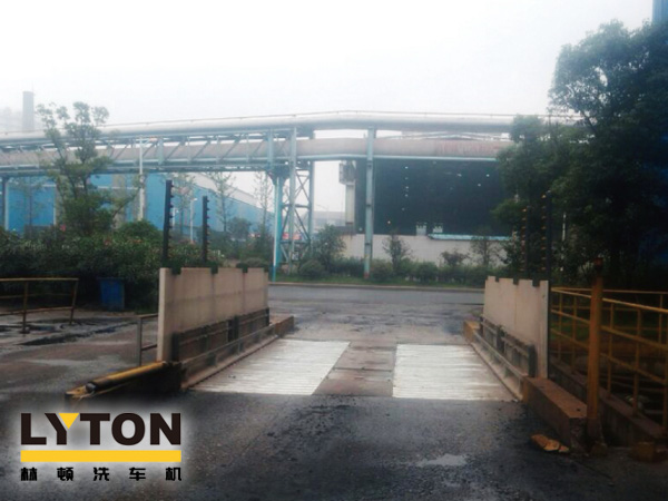 耗水量低至1-3L/輛，經(jīng)濟型工程車輛自動洗輪機（輪胎及底盤沖洗）—林頓電腦洗車機榮譽出品