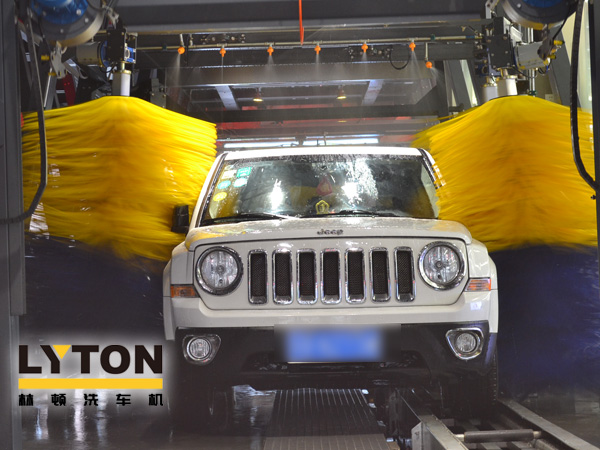 重要提醒！炎炎夏日，電腦洗車機設備洗車前務必記得先用玻璃水先冷卻擋風玻璃，防止玻璃爆裂！