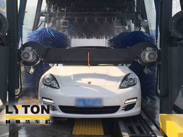 高效快捷，安全可靠！林頓FX11電腦洗車機(jī)高端車型清洗！