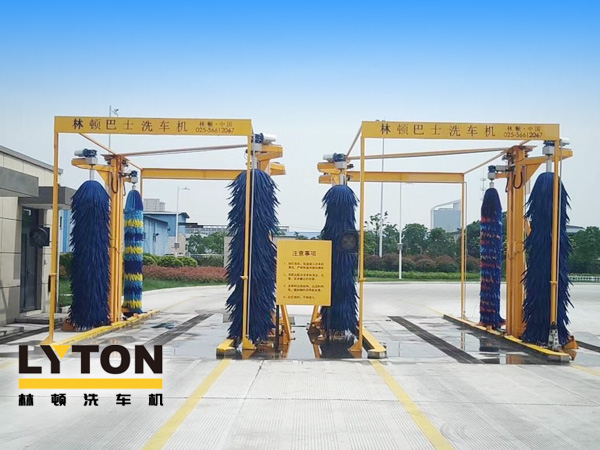 林頓大型通道式巴士洗車機走進南通，二臺公交車專用電腦洗車設(shè)備安裝完工交付
