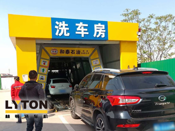 “加油+免費(fèi)洗車服務(wù)”新型營銷組合模式！一臺(tái)電腦全自動(dòng)洗車機(jī)的威力能有多大?能讓加油站帶來什么改變?