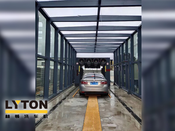 適合場地面積較小，特別是門面房一類的汽車美容店等。該系列洗車機機型已在全國各大中城市普遍使用，得到客戶的一致贊許。