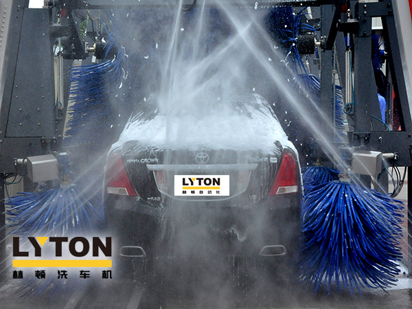 沉穩(wěn)的“工作態(tài)度”、出眾的“潔凈效率”!林頓FX11全自動洗車機為廣大車主提供服務,享受至簡洗車新體驗