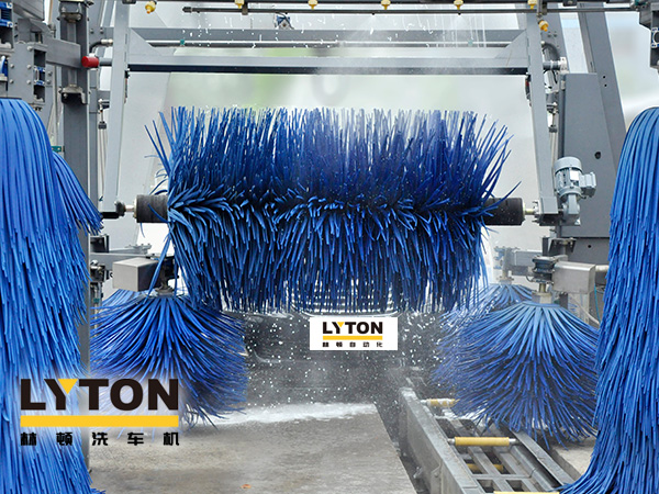 沉穩(wěn)的“工作態(tài)度”、出眾的“潔凈效率”!林頓FX11全自動洗車機為廣大車主提供服務,享受至簡洗車新體驗