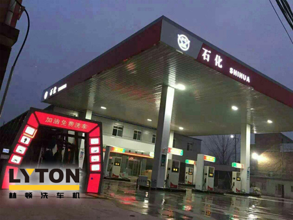 全自動(dòng)洗車機(jī)設(shè)備——加油站、洗車店青睞！車友喜愛(ài)！Why？