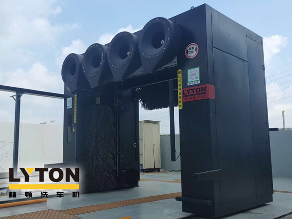 伴隨著ZG經(jīng)濟(jì)飛速發(fā)展，汽車高速普及！全自動(dòng)洗車機(jī)越來越被廣大車友垂愛