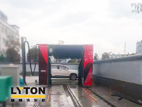 云南玉溪中石化選擇林頓龍門往復(fù)式全自動洗車機！場地適應(yīng)性強！高效清洗！