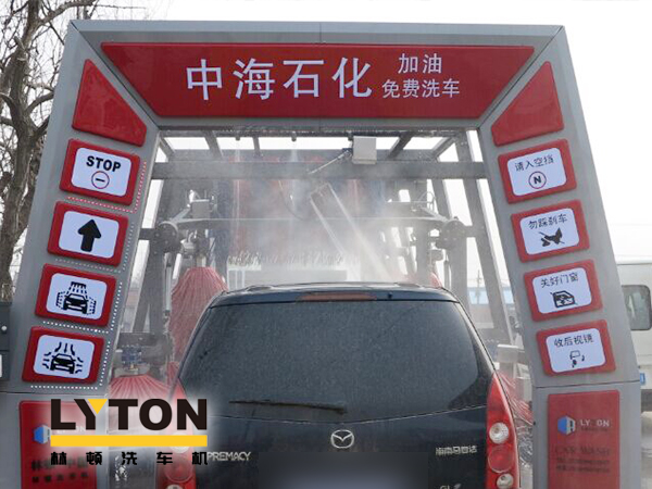 全自動洗車機安裝場所之加油站!提升油站高品質(zhì)服務的企業(yè)形象，有利于口碑傳播！