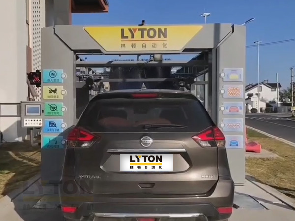 姑蘇周莊網(wǎng)紅打卡加油站選擇林頓FX-80A系列隧道連續(xù)式全自動洗車機，現(xiàn)已安裝完畢，調試洗車！