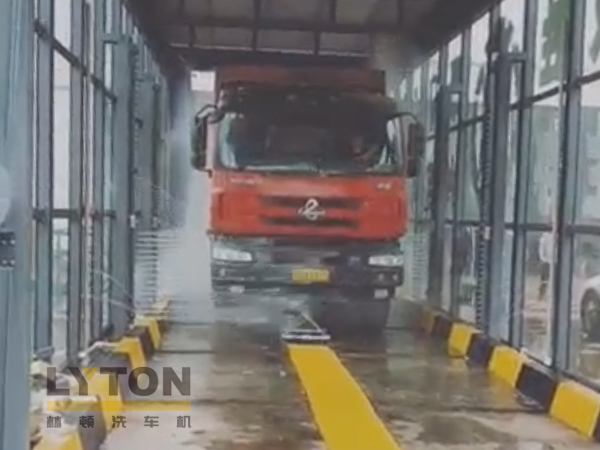 林頓工程定制款洗車設(shè)備、全自動洗車機作業(yè)視頻!