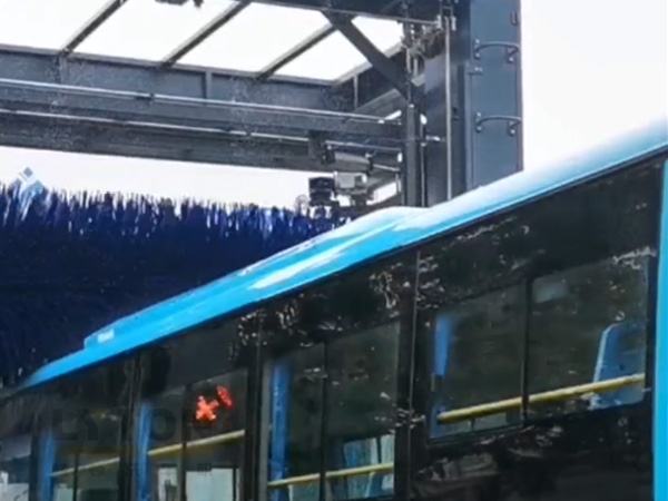 林頓全自動洗車機 往復(fù)大巴、通道大巴洗車設(shè)備應(yīng)用盡有